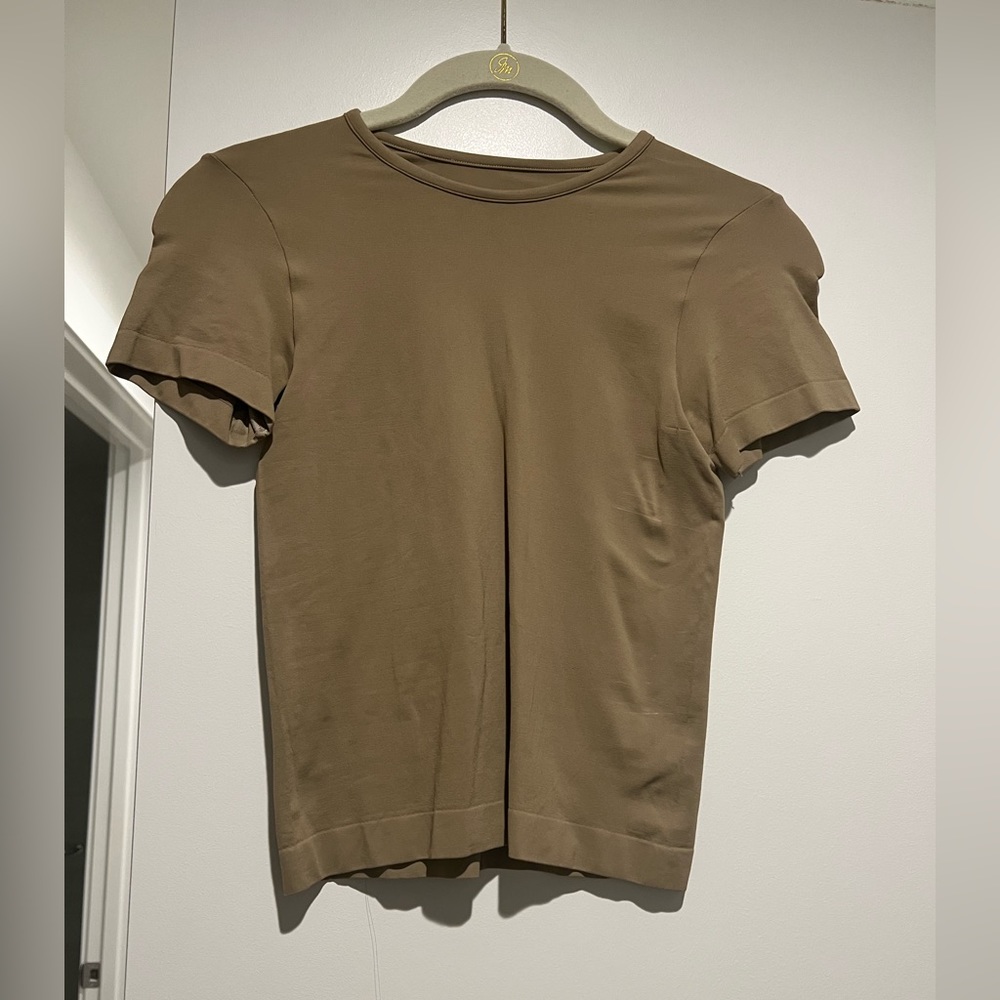 SKIMS Soft Smoothing T Shirt in Desert - worn once!